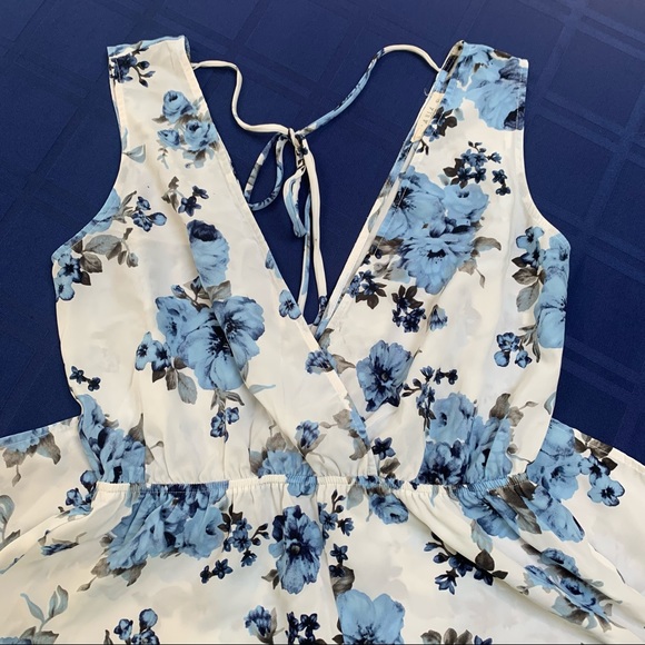 ILLA ILLA Blue and White Floral Romper - Picture 3 of 5